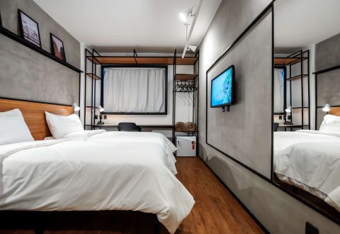 b544_rotwc_00_p_2048x1536